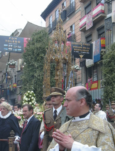 LA CUSTODIA EN LA CARRERA PROCESIONAL.